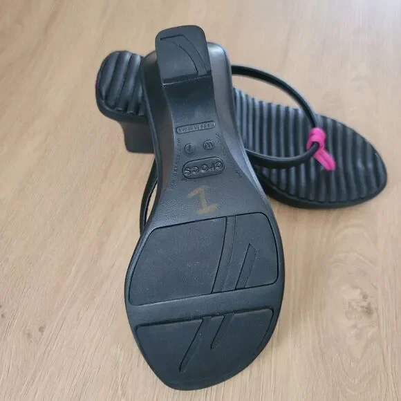 CROCS Cabana Slip On Thong Wedge Heels Flip Flops Sandals Black Rubber Womens 7 - Picture 4 of 4